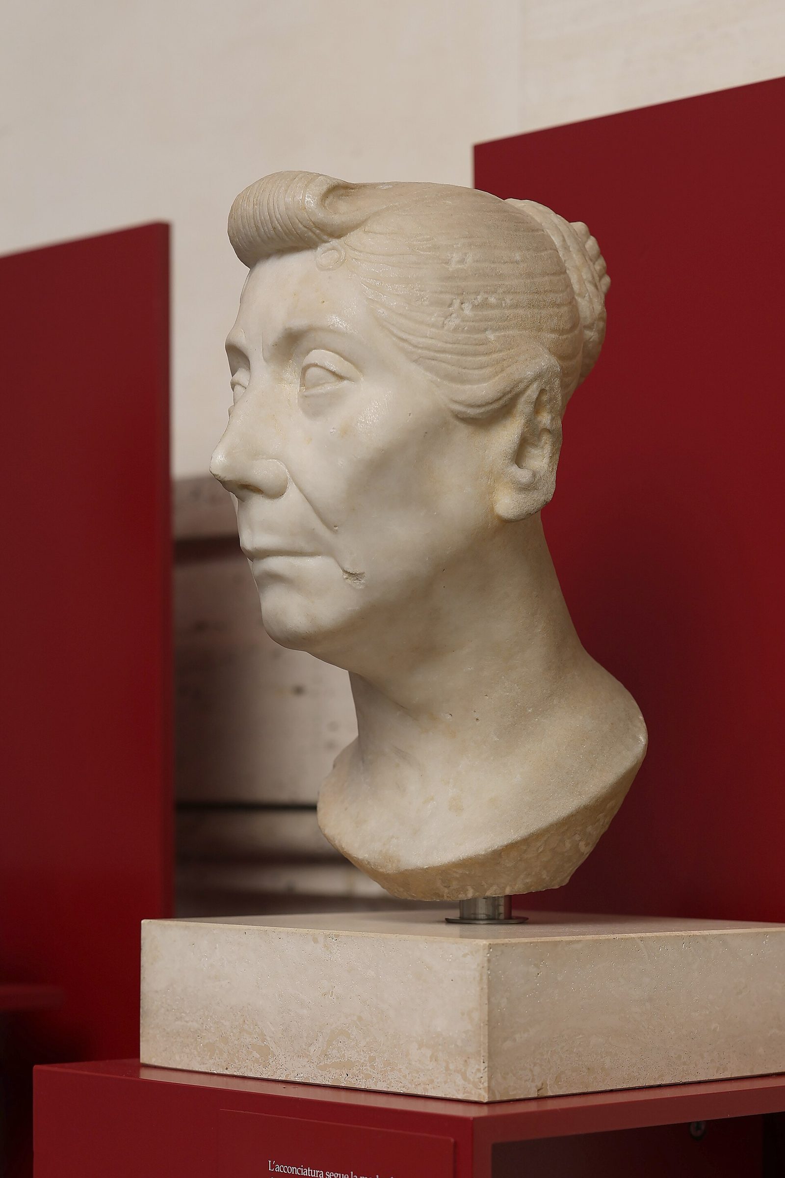 Il ritratto di donna anziana da Palombara Sabina, veduta laterale — Foto: Fabrizio Garrisi, CC0, via Wikimedia Commons